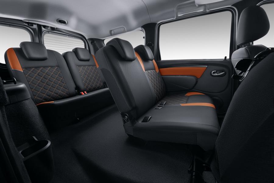Интерьер Lada Largus Cross 2021 года  (RU) (фото 7 из 17)